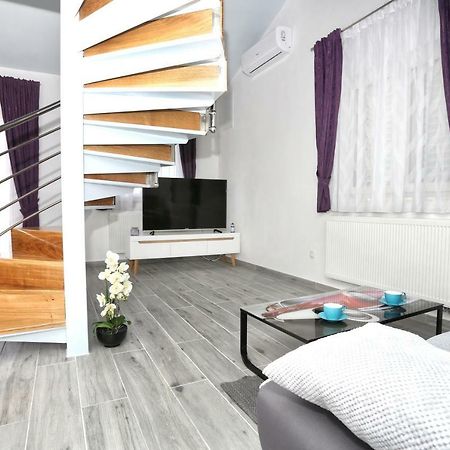 Apartman Kristian โตรกีร์ ภายนอก รูปภาพ