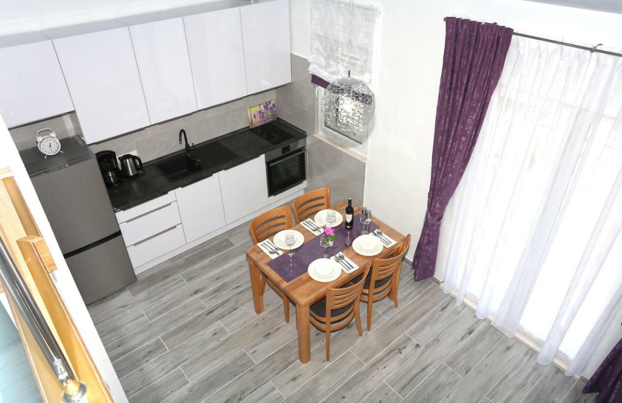 Apartman Kristian โตรกีร์ ภายนอก รูปภาพ