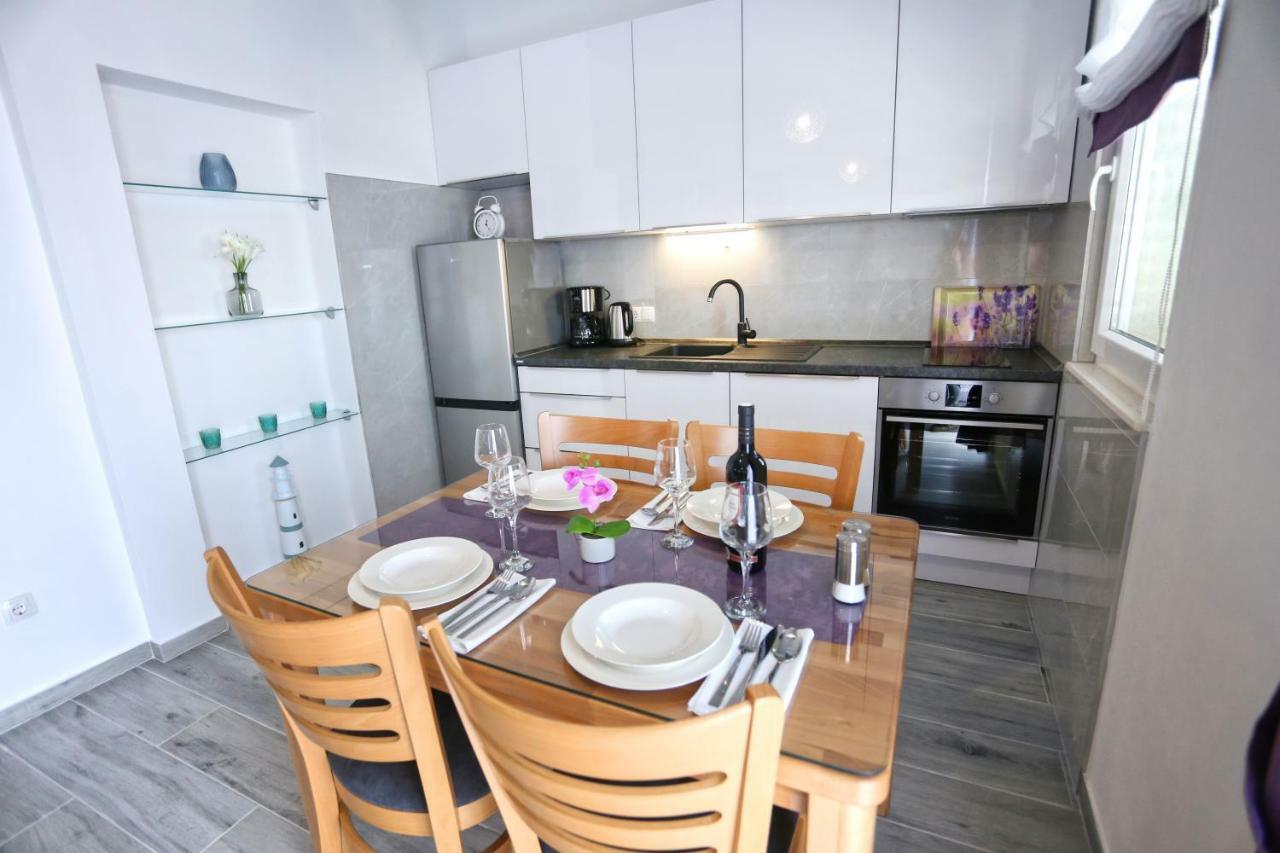 Apartman Kristian โตรกีร์ ภายนอก รูปภาพ
