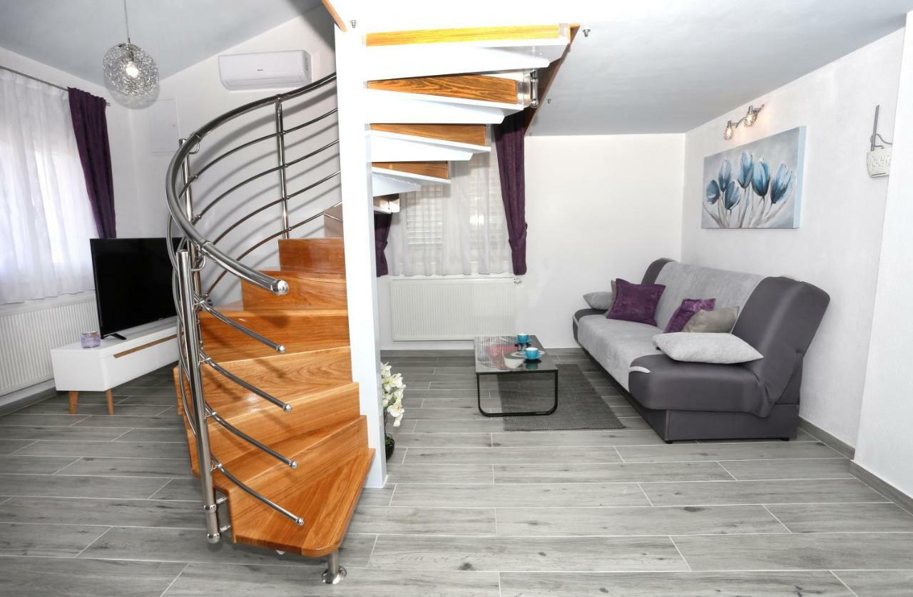 Apartman Kristian โตรกีร์ ภายนอก รูปภาพ