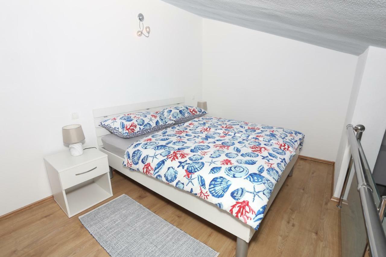 Apartman Kristian โตรกีร์ ภายนอก รูปภาพ