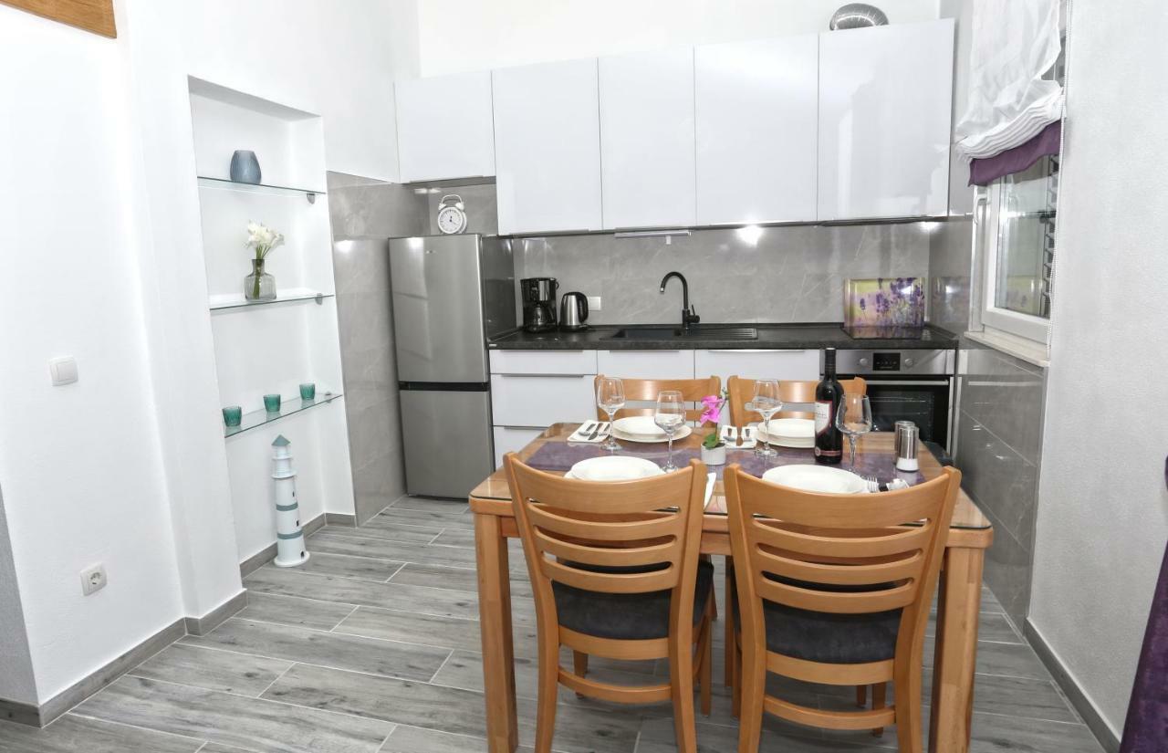 Apartman Kristian โตรกีร์ ภายนอก รูปภาพ