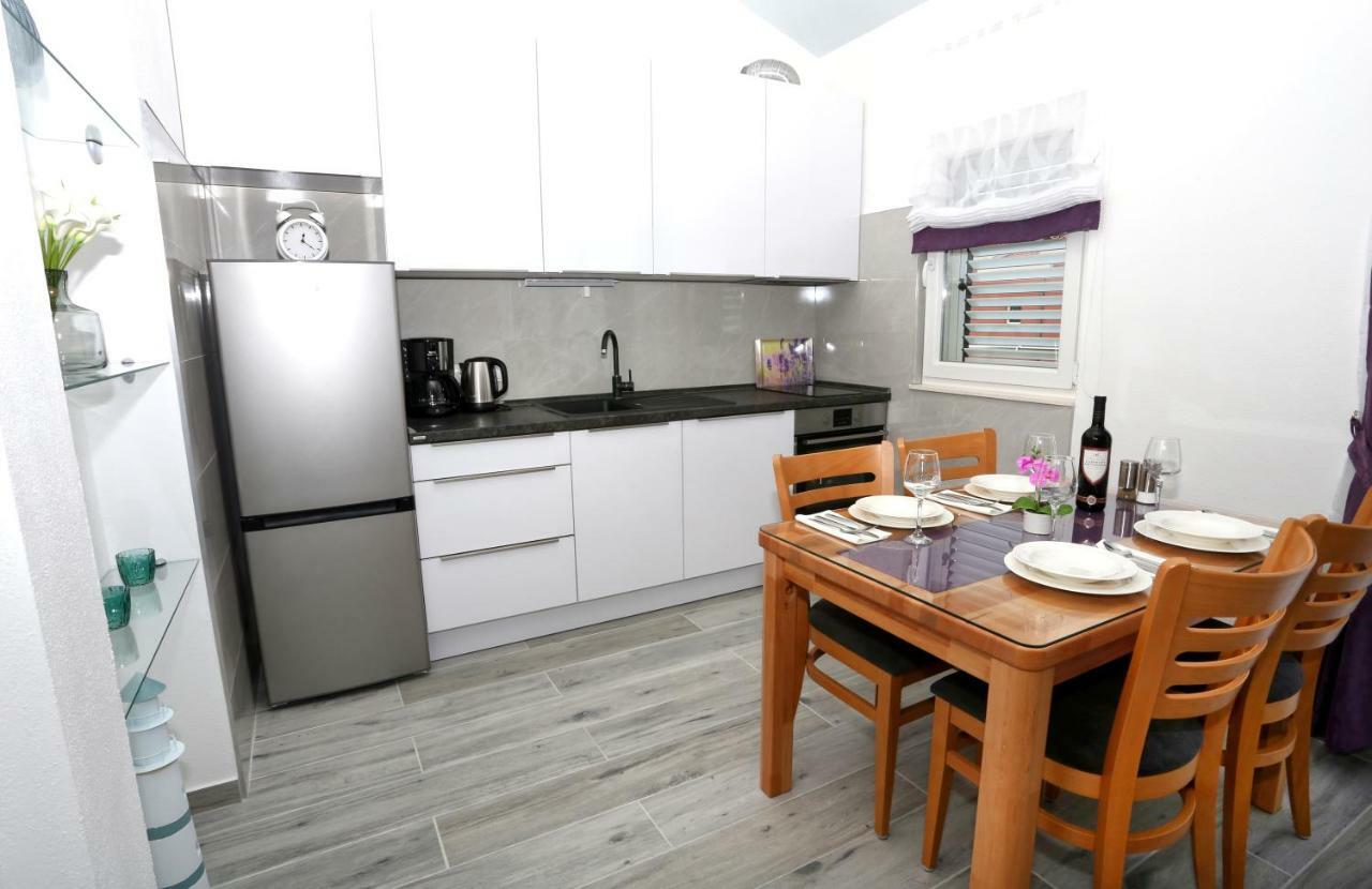 Apartman Kristian โตรกีร์ ภายนอก รูปภาพ